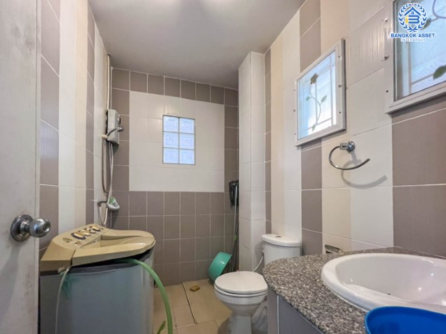 *****บ้านเดี่ยวมือสองย่านนนทบุรี ม.ศิลปการพาร์ค2 วัดลาดปลาดุก หลังมุม! เนื้อที่ 86.2 ตร.ว. ฟังก์ชัน 3 ห้องนอน 3 ห้องน้ำ 2 ที่จอดรถ บ้านทำเลดี พร้อมอยู่ เพียง 7 นาทีก็ถึงรถไฟฟ้าสายสีม่วง "สถานีคลองบางไผ่" และเซ็นทรัลเวสต์เกต